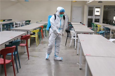 开展校园消杀 加强疫情防控