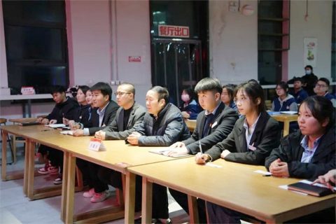 我校举行“学雷锋，做模范”主题讲故事比赛