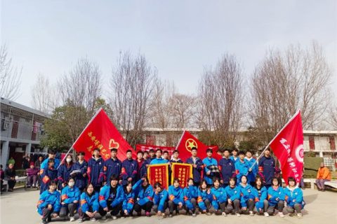 西安博雅艺术职业高中开展雷锋月志愿服务活动