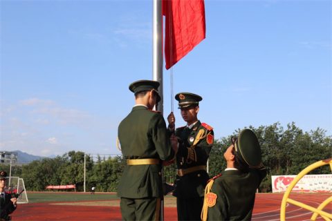 西安博雅艺术职业高中隆重举行第十三届田径运动会开幕式