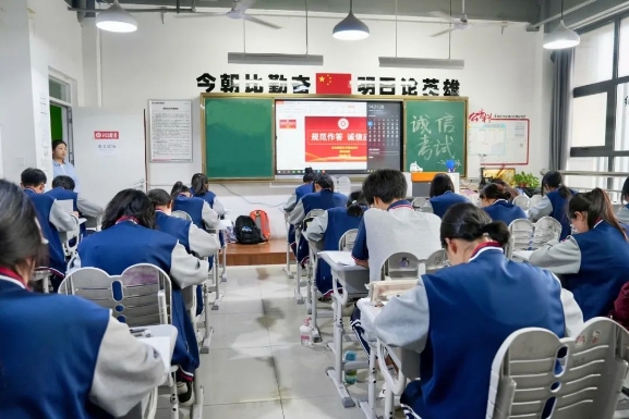 为梦想而奋斗 我们是认真的 | 西安博雅高中2023—2024学年第二学期期末质量检测纪实