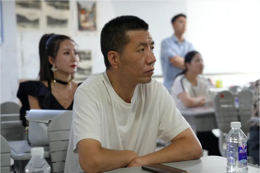 采撷时光 共话成长 | 我校召开2023-2024学年第二学期期末家长会