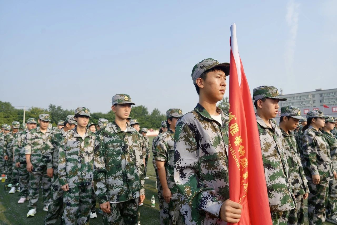 是你，是我，是我们，骄阳无惧，百炼成钢！