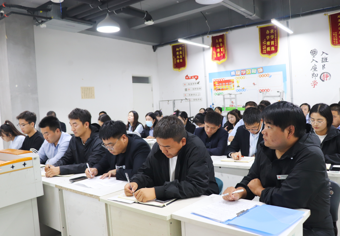 析明方向 思促提升 | 西安博雅艺术职业高中召开月考教学质量分析会