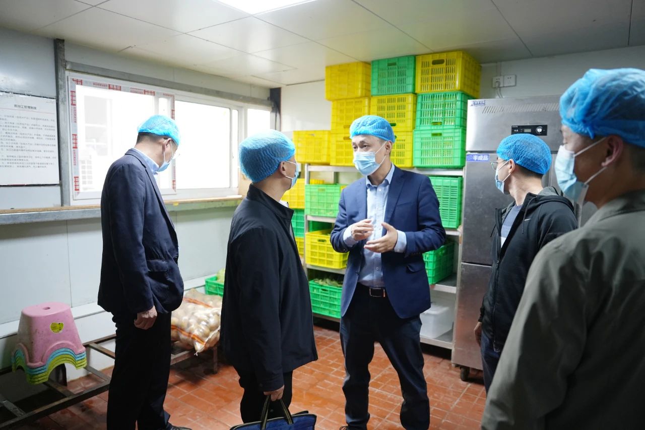 长安区教育局检查组莅临我校检查指导食品安全及传染病防控等工作