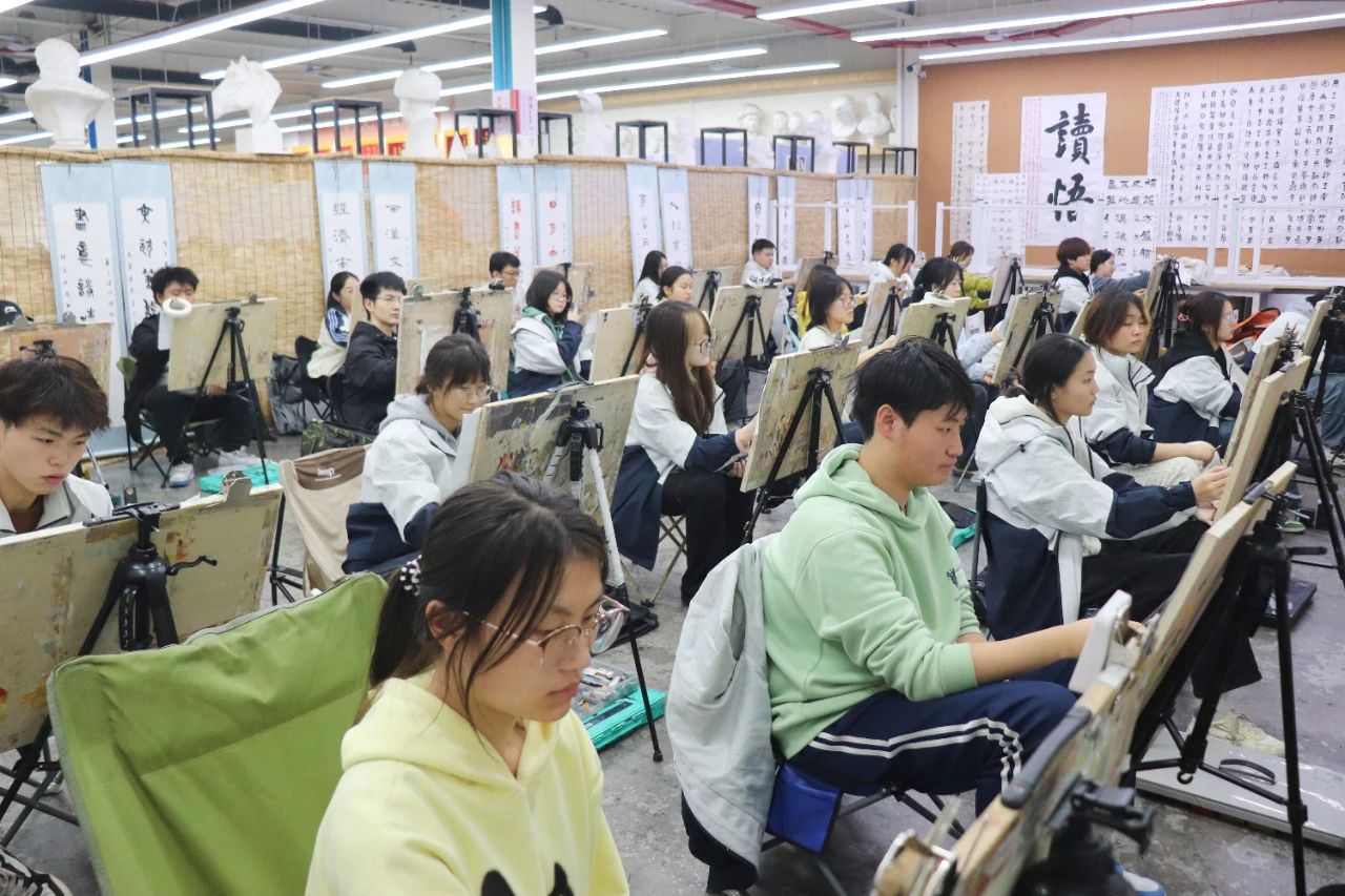 我校2025届陕西省美术类基础教学与交流——第二次模拟考试顺利举行
