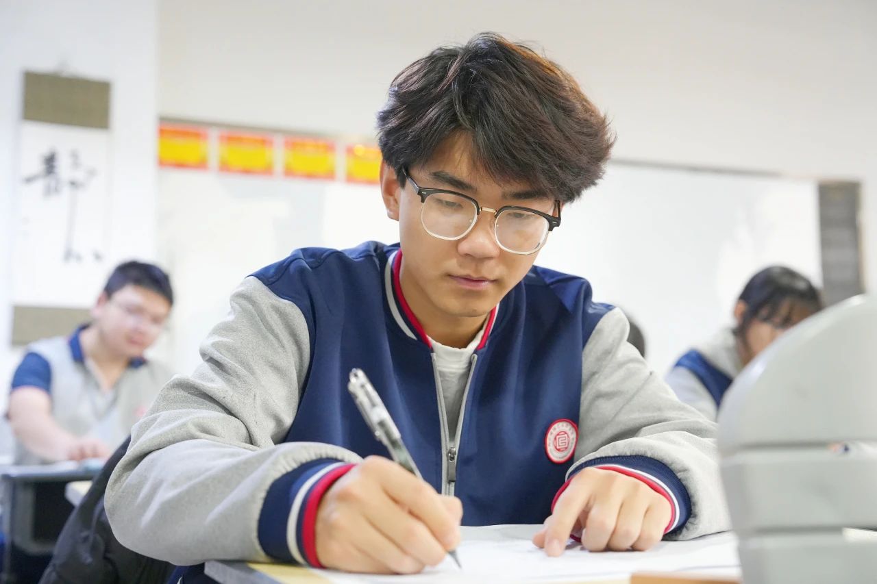 博雅“拍了拍”你，说：期中检测来啦！
