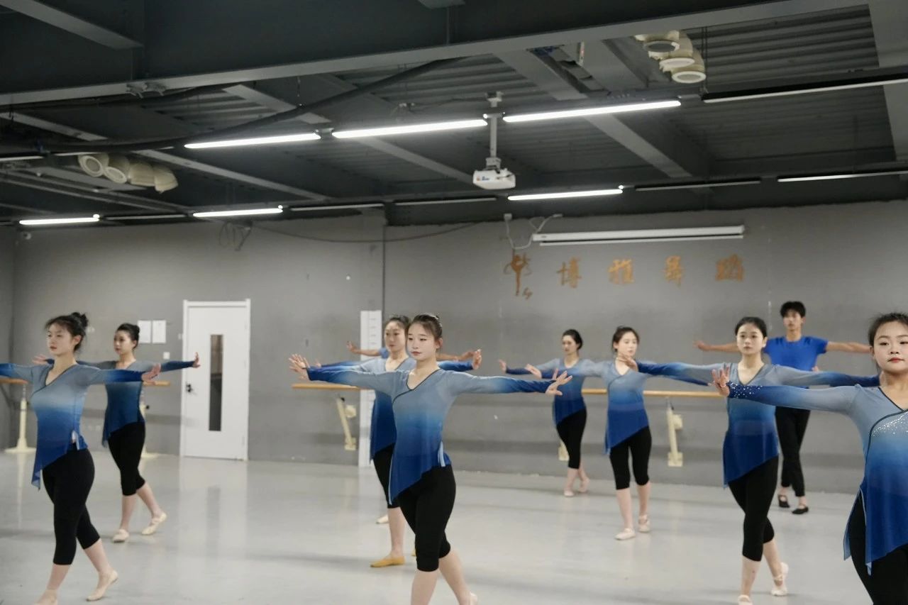 博雅“拍了拍”你，说：期中检测来啦！