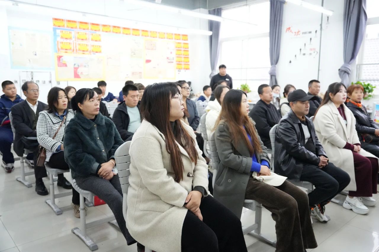 有温度、有深度！这是一场“双向奔赴”的家长会！