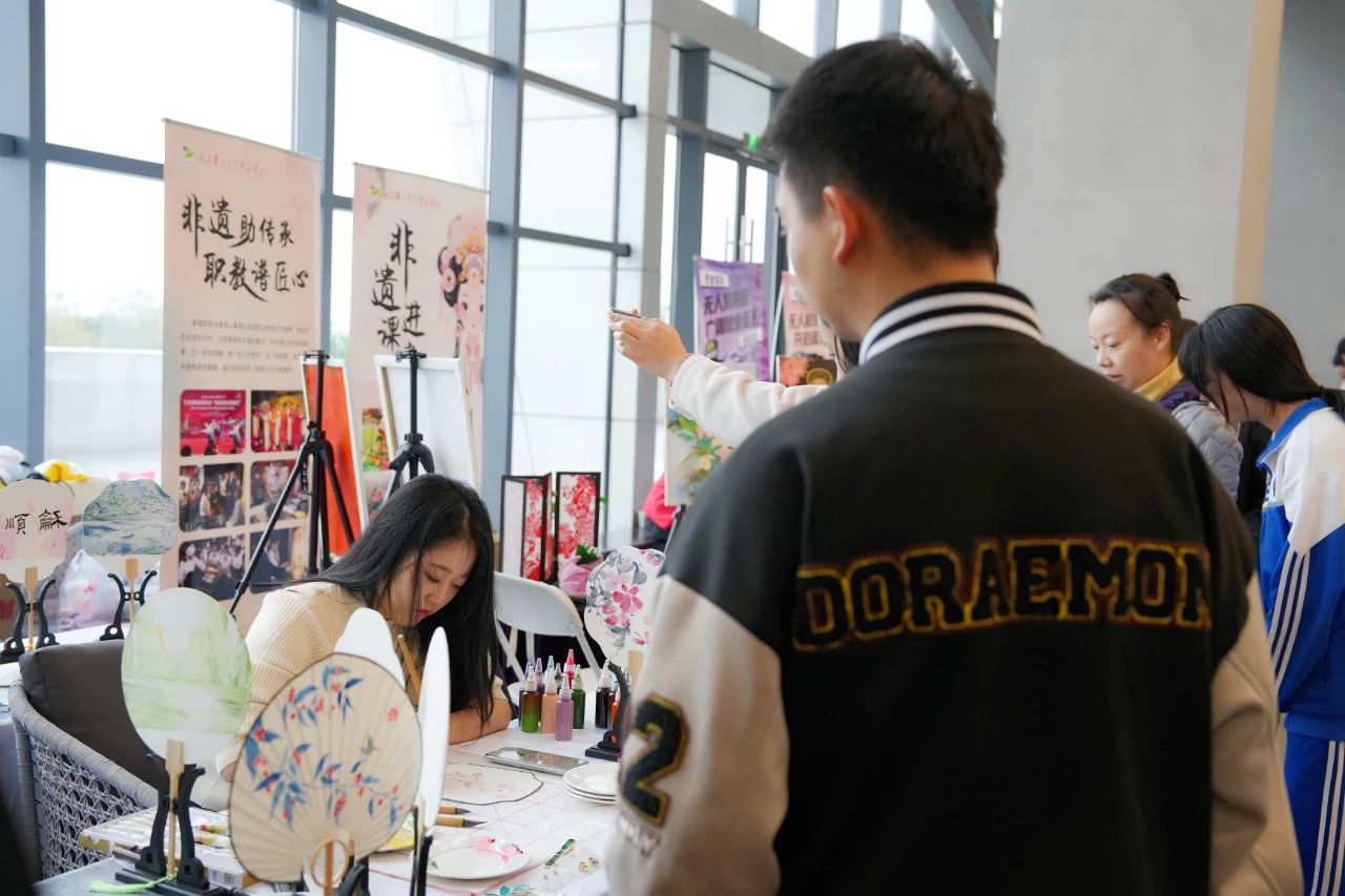 我校师生代表参加西安市2024年职业院校技能大赛开幕式