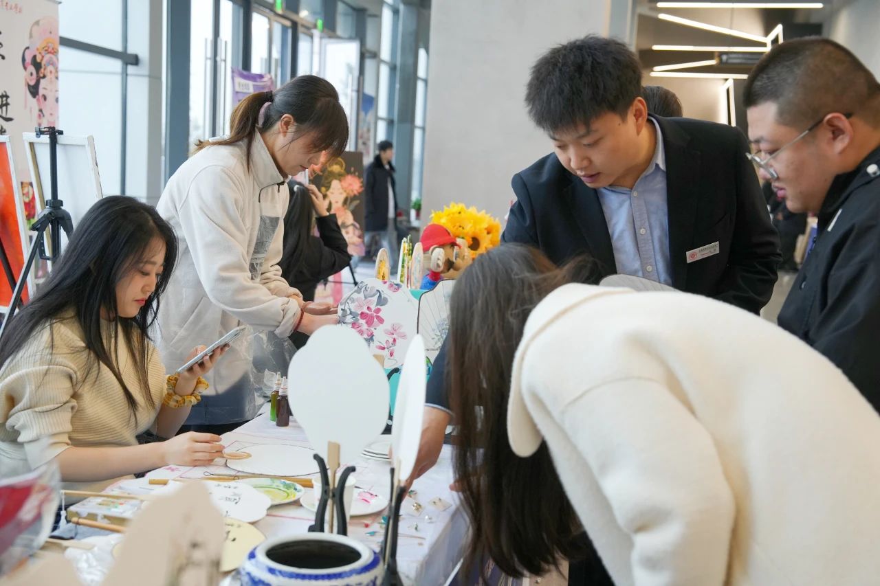 我校师生代表参加西安市2024年职业院校技能大赛开幕式