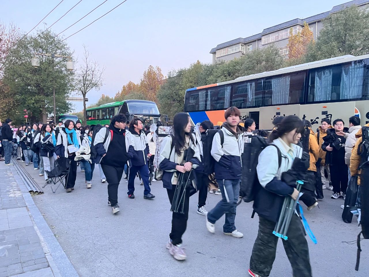 雄师夺旌 · 碾烽火 · 破坚城 · 誓酬壮志丨西安博雅艺术职业高中2025届艺术类统考纪实