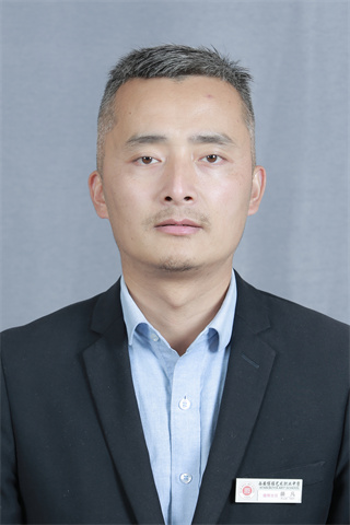班主任：薛凡