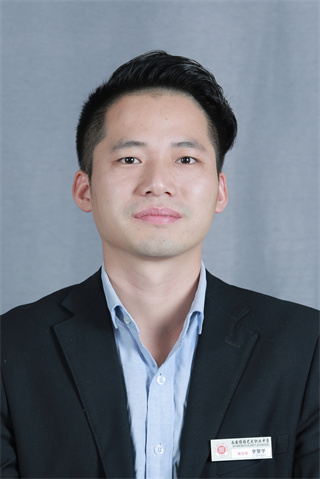 班主任 李擎宇
