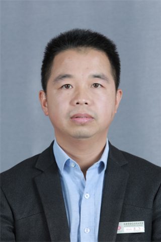 班主任、化学教师：王飞