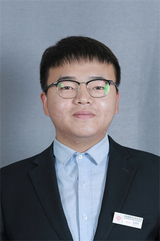 德育副主任、年级主任：雷鸣老师