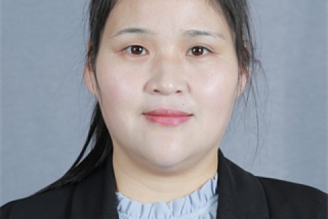教务副主任、化学教师：许翠丽