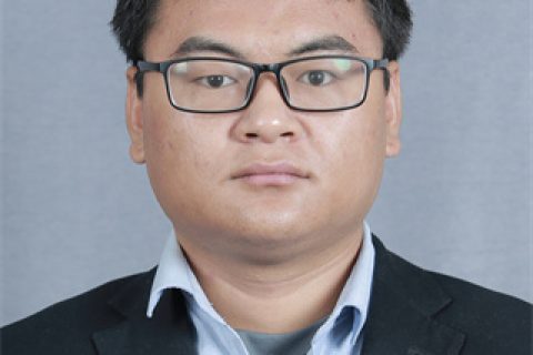 物理教师、班主任：闫冠林