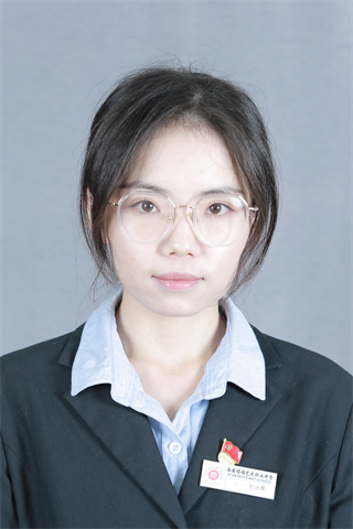 语文教师：呼瑞