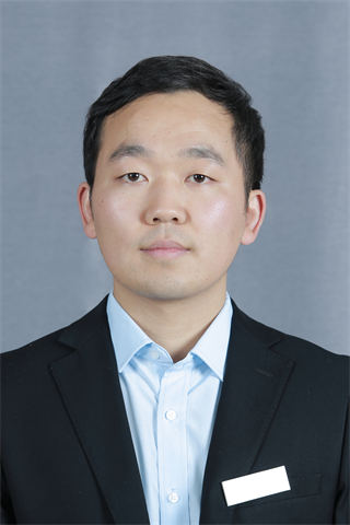 美术老师、班主任：刘超
