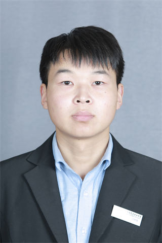 美术教师、班主任：刘一晨