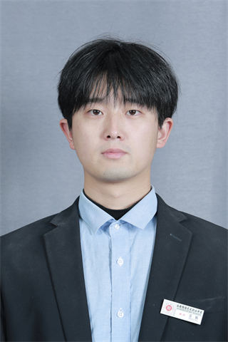 美术教师、班主任：王凯