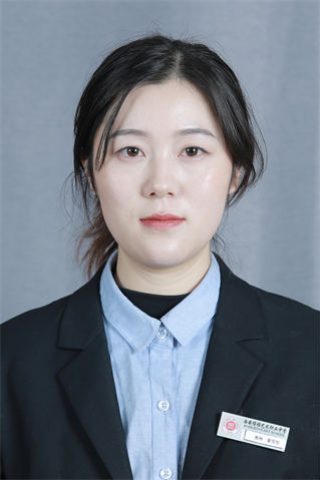 美术教师：董雪雪