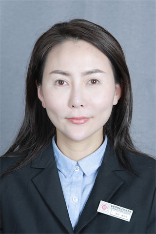 美术教师：王琳