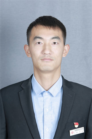 体育教师、班主任：杨福康