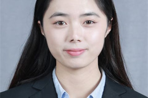 音乐教师：罗曼