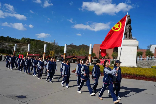 西安博雅艺术职业高中开展主题党团活动