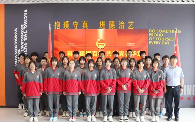西安博雅艺术职业中学委员会庆祝建团100周年暨2022年新团员入团仪式