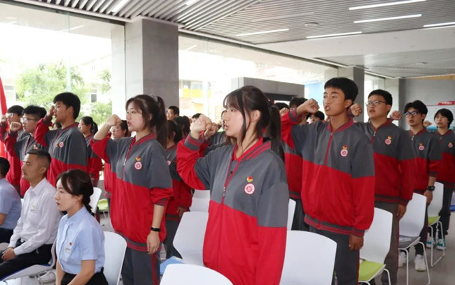 西安博雅艺术职业中学委员会庆祝建团100周年暨2022年新团员入团仪式