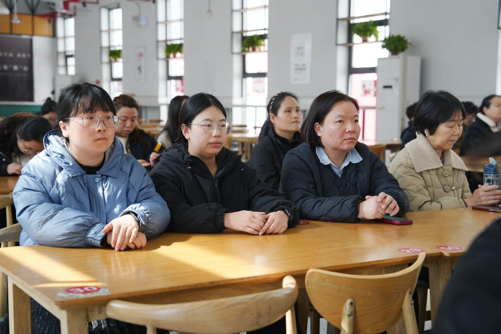 致每一位绽放芳华的女性 | 我校举办“庆三八·关爱女职工”活动