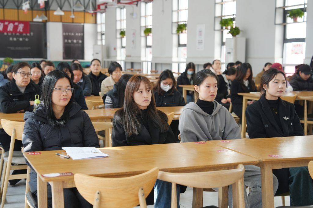 致每一位绽放芳华的女性 | 我校举办“庆三八·关爱女职工”活动