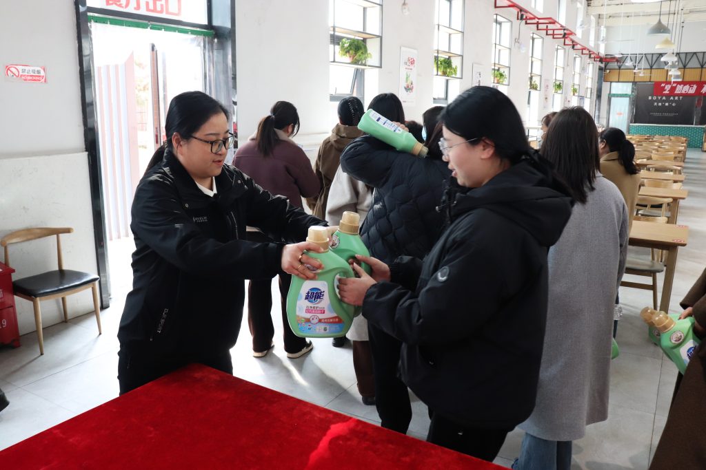 致每一位绽放芳华的女性 | 我校举办“庆三八·关爱女职工”活动