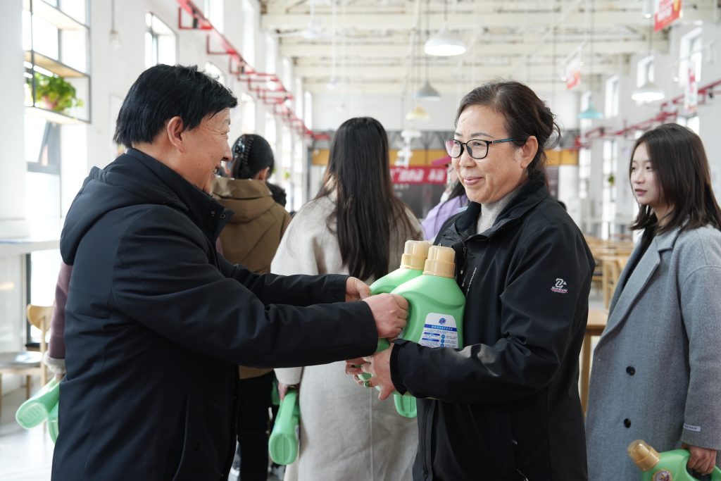 致每一位绽放芳华的女性 | 我校举办“庆三八·关爱女职工”活动