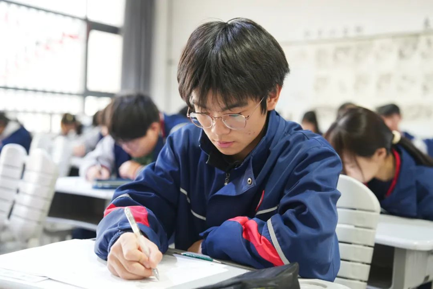 直击现场！博雅学子三月月考