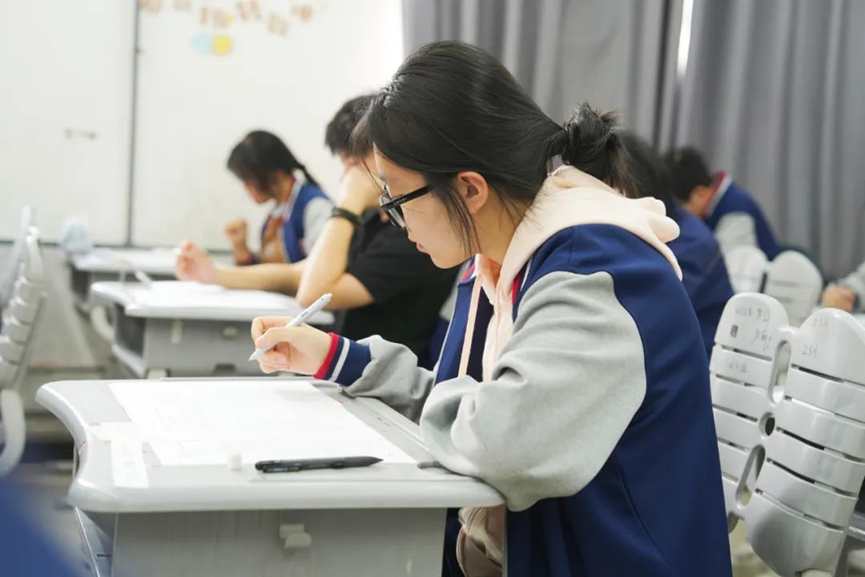 直击现场！博雅学子三月月考
