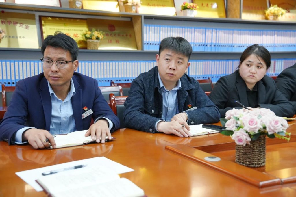 西安博雅艺术职业高中党支部召开学习贯彻“两会精神”、“中央八项规定精神”全体党员大会