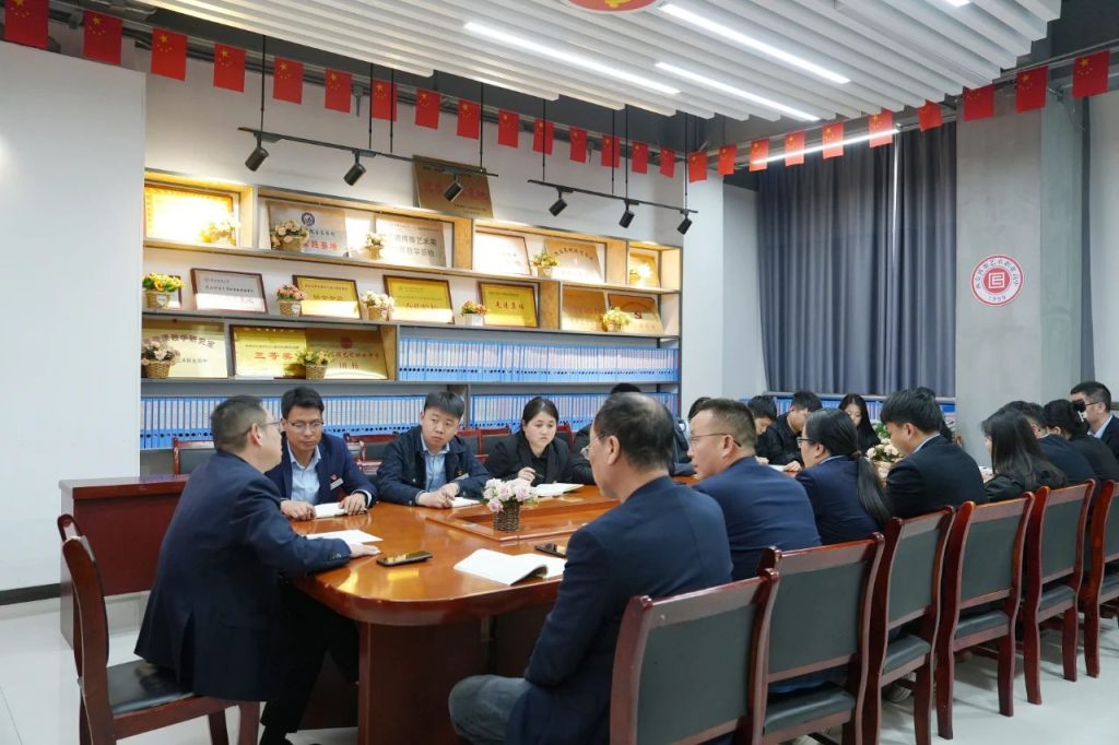 西安博雅艺术职业高中党支部召开学习贯彻“两会精神”、“中央八项规定精神”全体党员大会