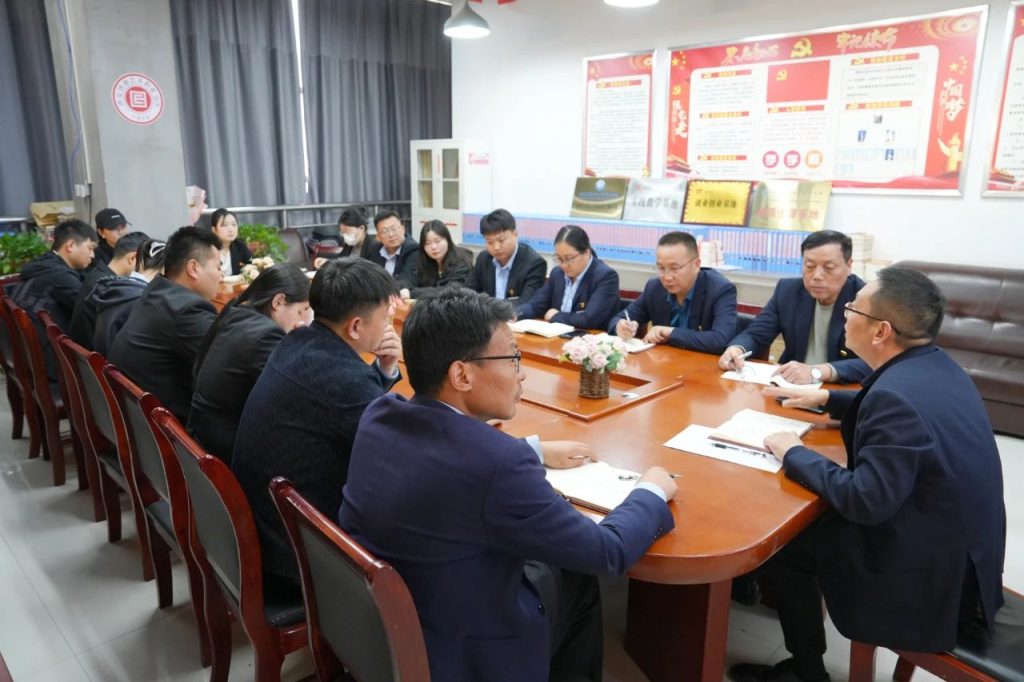 西安博雅艺术职业高中党支部召开学习贯彻“两会精神”、“中央八项规定精神”全体党员大会