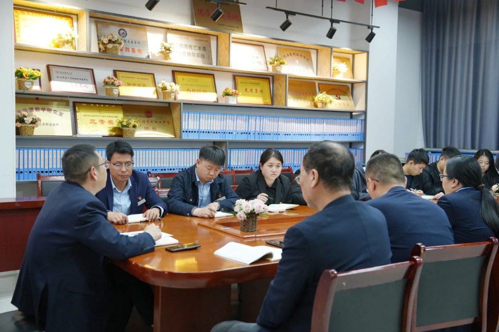 西安博雅艺术职业高中党支部召开学习贯彻“两会精神”、“中央八项规定精神”全体党员大会