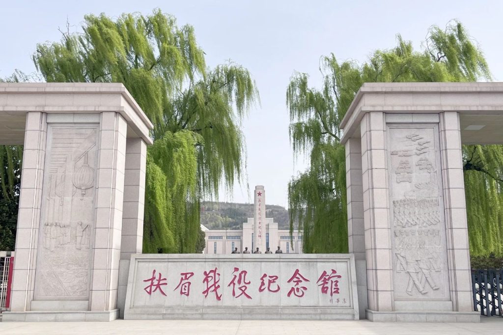 传承红色基因 缅怀革命先烈 | 我校开展党建带团建“清明祭英烈”主题党团日活动