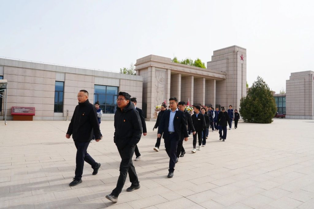 传承红色基因 缅怀革命先烈 | 我校开展党建带团建“清明祭英烈”主题党团日活动