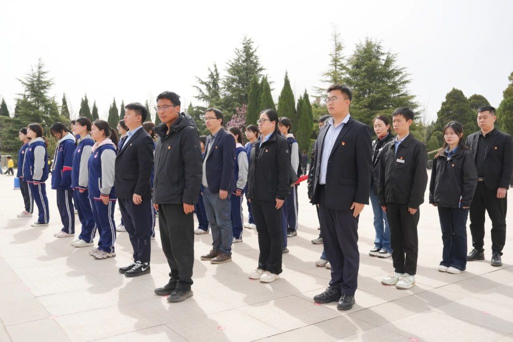 传承红色基因 缅怀革命先烈 | 我校开展党建带团建“清明祭英烈”主题党团日活动