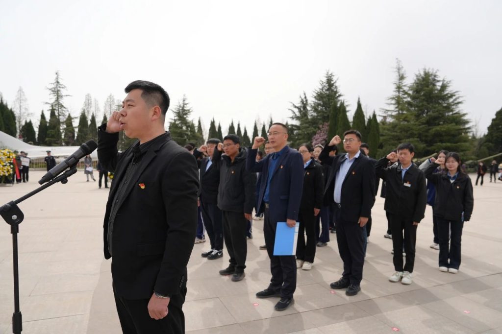 传承红色基因 缅怀革命先烈 | 我校开展党建带团建“清明祭英烈”主题党团日活动