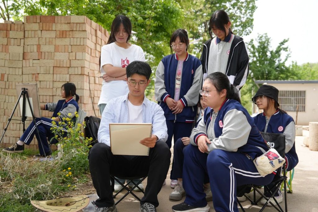 【启程秦岭·寻迹乡野】​——西安博雅艺术职业高中写生首日纪实：以自然为师，定格秦岭印象