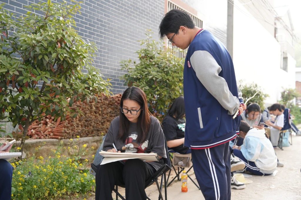 【启程秦岭·寻迹乡野】​——西安博雅艺术职业高中写生首日纪实：以自然为师，定格秦岭印象