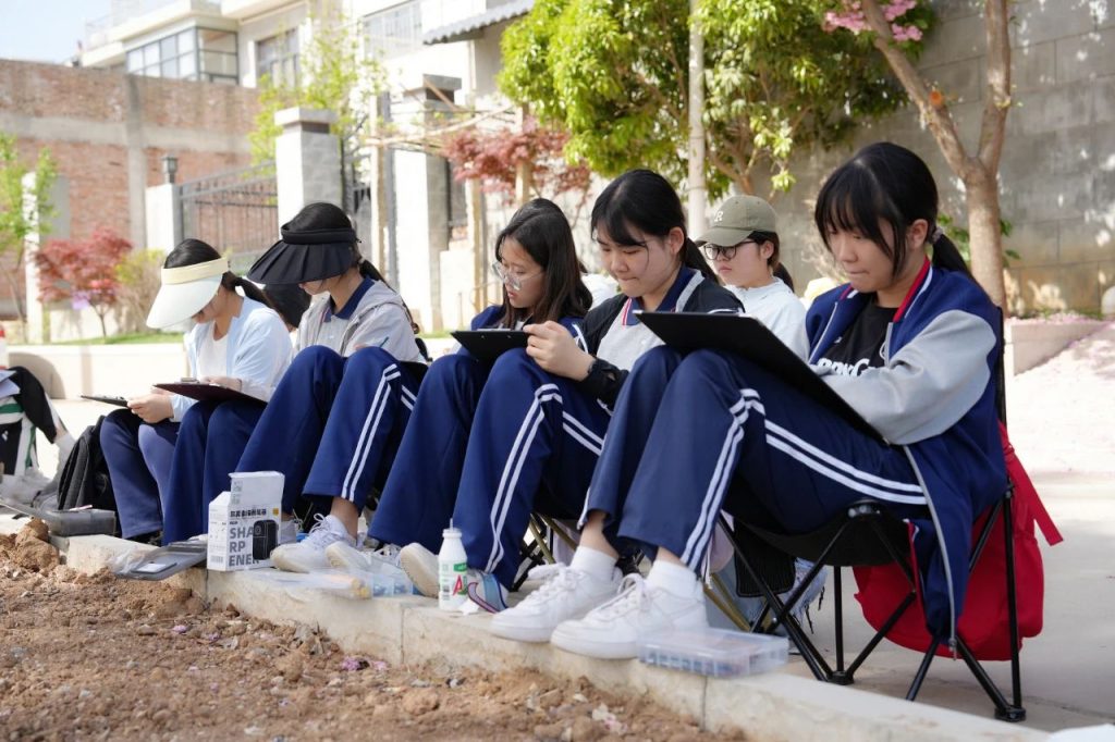 【寻色秦岭·艺文共生】​——写生日记：在鲍旗寨的晨雾暮霭中捕捉乡土美学基因